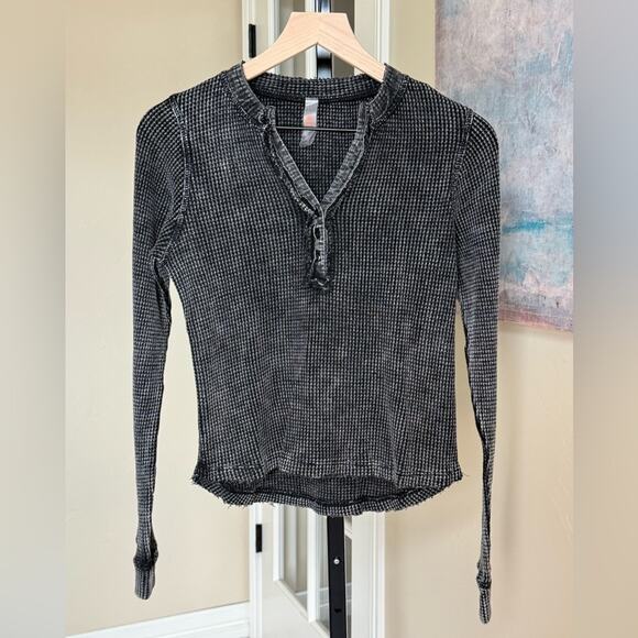 Mono B Mineral-Washed Waffle Knit Henley Top Black Women’s Large NWT New Cotton - Picture 2 of 5